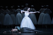 „Giselle”, Jaeeun Jung (Giselle) i Ryota Kitai (Książę Albert), fot. Ewa Krasucka