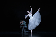 „Giselle”, Jaeeun Jung (Giselle) i Ryota Kitai (Książę Albert), fot. Ewa Krasucka