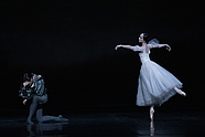 „Giselle”, Jaeeun Jung (Giselle) i Ryota Kitai (Książę Albert), fot. Ewa Krasucka